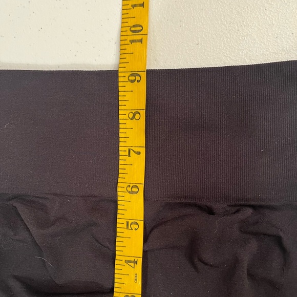 Love Your Assets by Sara Blakey.  Mid thigh spandex size XL black - Picture 7 of 7